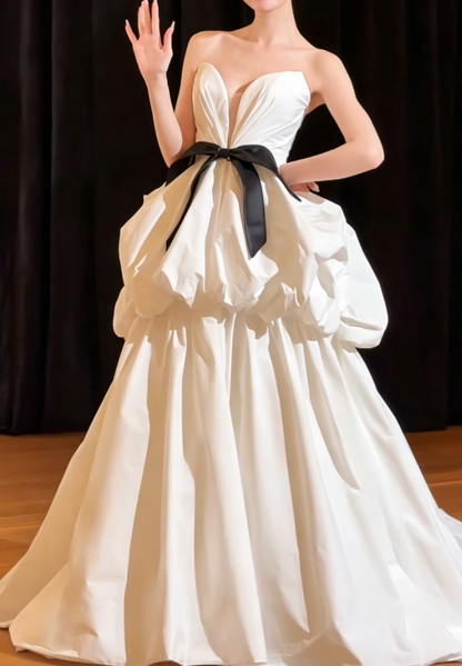 Retro Strapless Satin Wedding Dress Tiered A-Line Bridal Dress GG6408