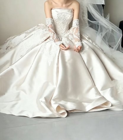 Attractive Strapless Appliques Wedding Dress Bows Satin A-Line Bridal Dress GG6419