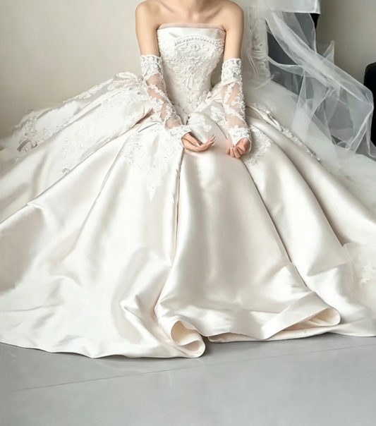 Attractive Strapless Appliques Wedding Dress Bows Satin A-Line Bridal Dress GG6419