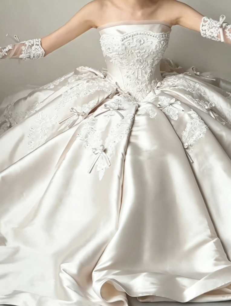 Attractive Strapless Appliques Wedding Dress Bows Satin A-Line Bridal Dress GG6419