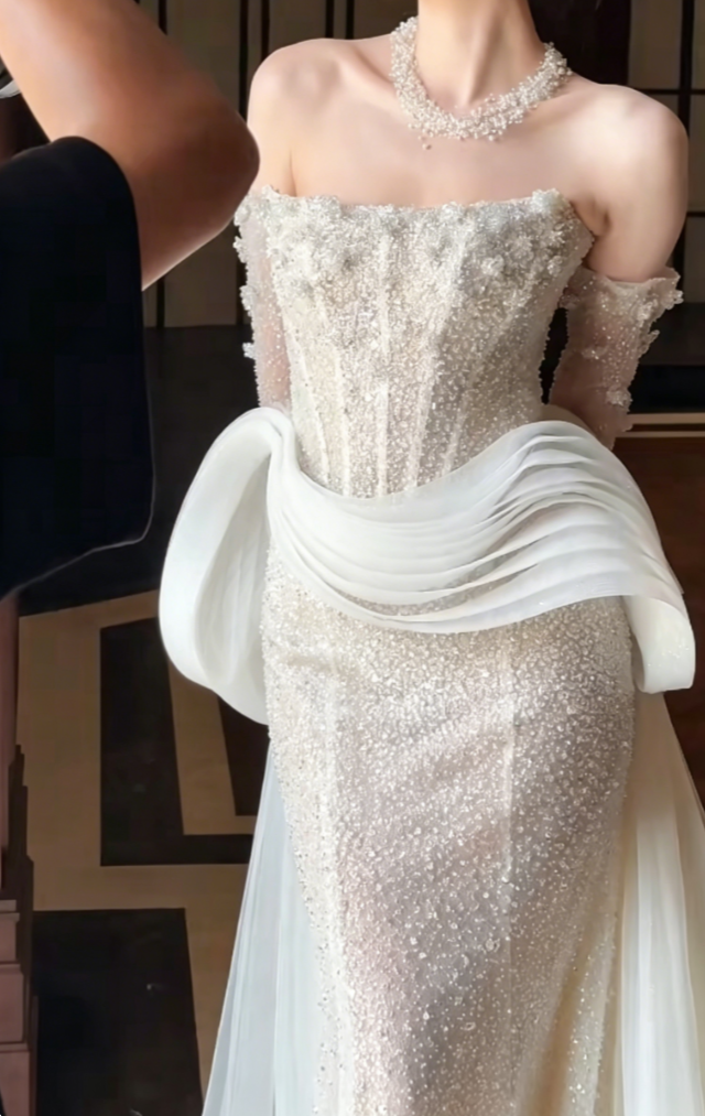 Elegant Strapless Ruffles White Wedding Dress Sequins Beaded Mermaid Bridal Dress GG6425