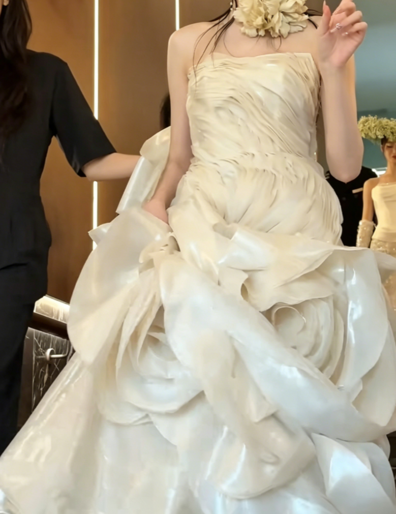 Trendy Strapless Ivory Wedding Dress Ruffles Mermaid Bridal Dress GG6426