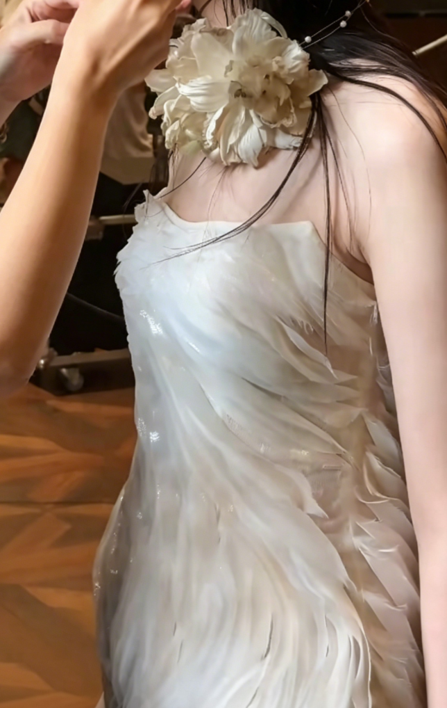 Trendy Strapless Ivory Wedding Dress Ruffles Mermaid Bridal Dress GG6426