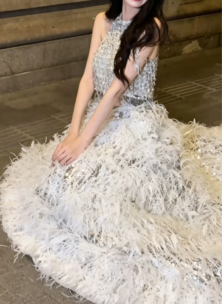 Luxurious Halter Neck Silver Prom Dress Sequins Feather A-Line Evening Dress GG6444