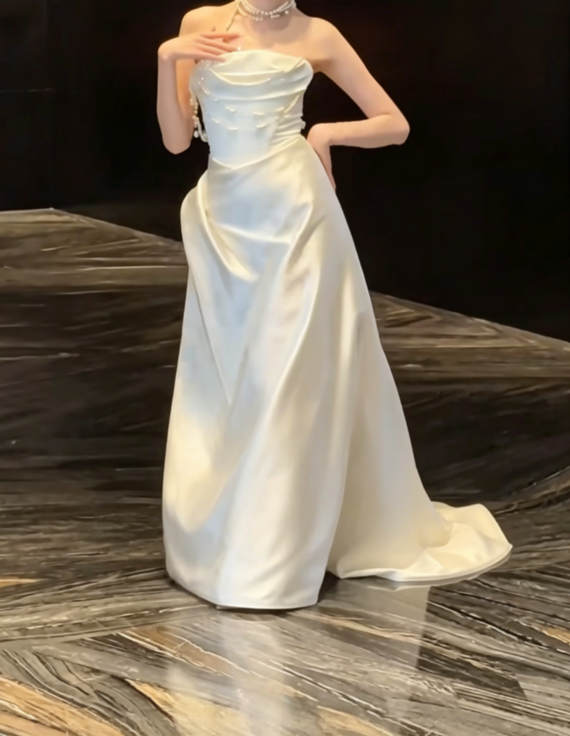 Romantic Strapless White Wedding Dress Satin Beading A-Line Bridal Dress GG6452