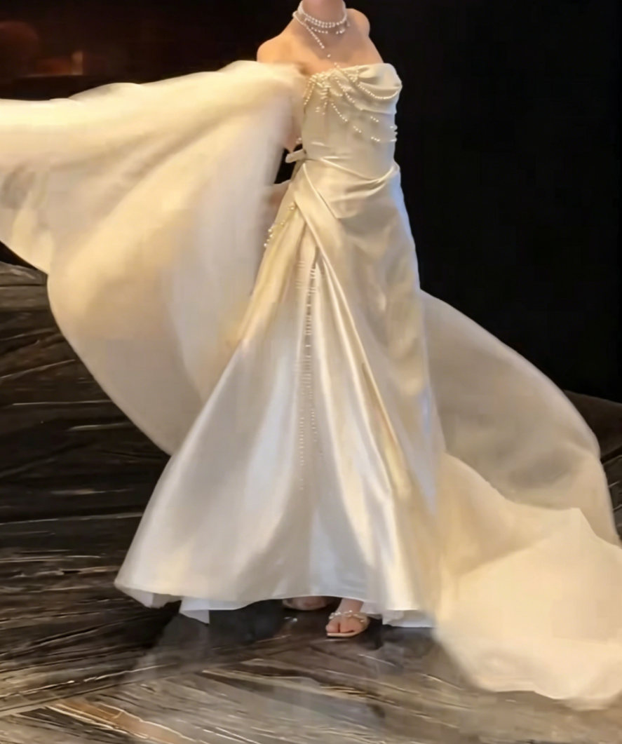 Romantic Strapless White Wedding Dress Satin Beading A-Line Bridal Dress GG6452