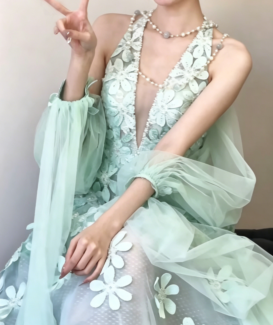 Elegant Halter Neck Sequins Green Prom Dress Appliques Tulle A-Line Evening Dress GG6466