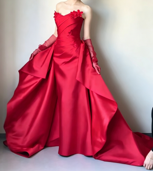 Unique Strapless Red Prom Dress Appliques Satin A-Line Evening Dress GG6467