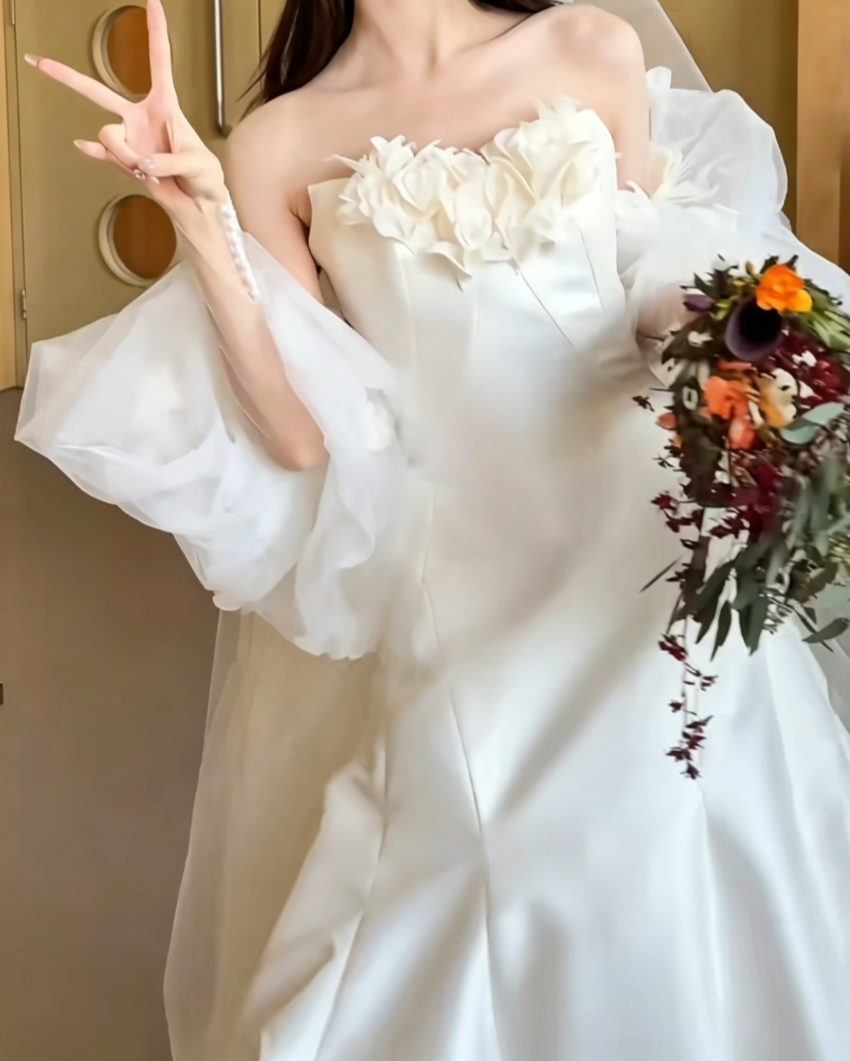 Romantic Strapless Satin Wedding Dress Appliques Mermaid Bridal Dress GG6469