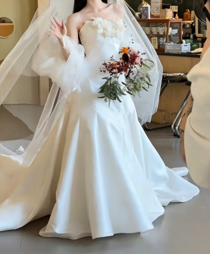 Romantic Strapless Satin Wedding Dress Appliques Mermaid Bridal Dress GG6469