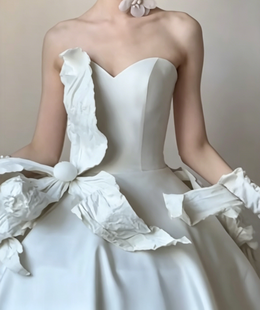 Classical Strapless Satin Wedding Dress Handmade Flowers A-Line Bridal Dress GG6509