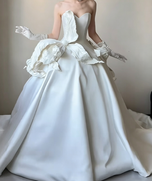 Classical Strapless Satin Wedding Dress Handmade Flowers A-Line Bridal Dress GG6509