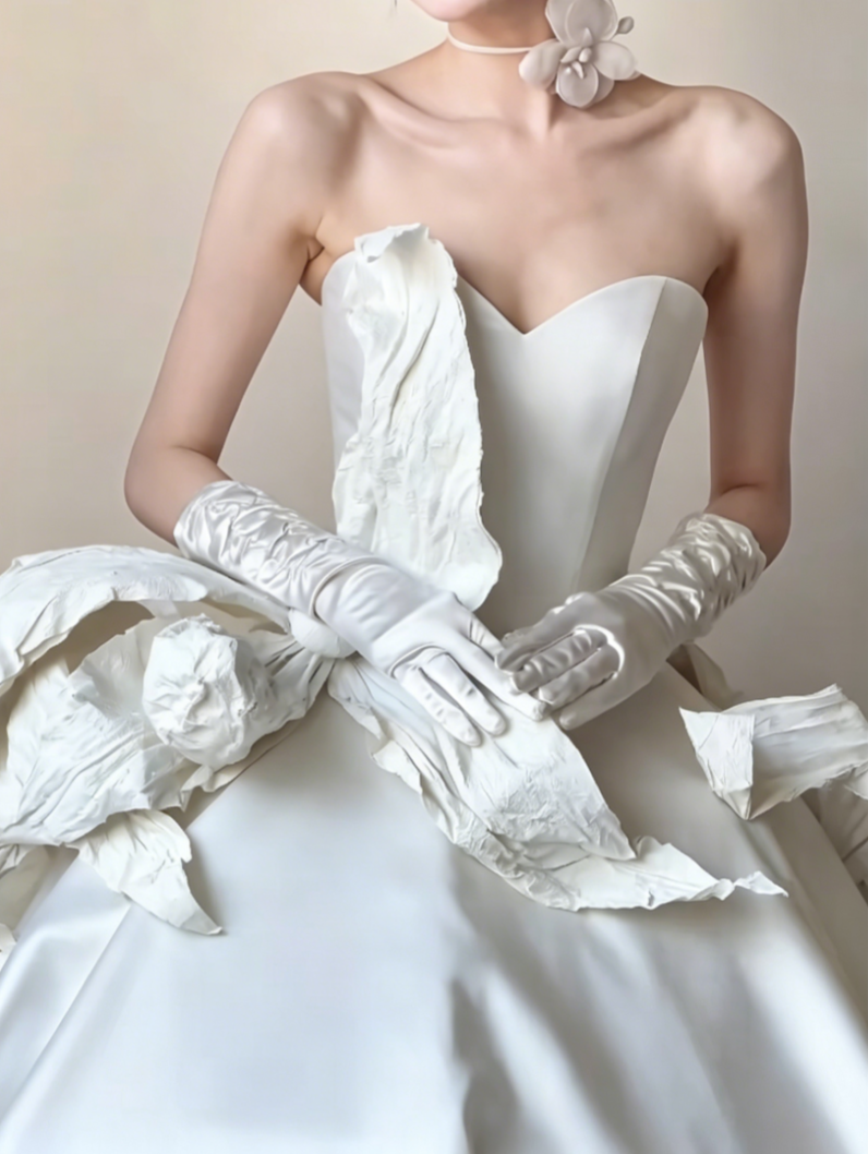 Classical Strapless Satin Wedding Dress Handmade Flowers A-Line Bridal Dress GG6509