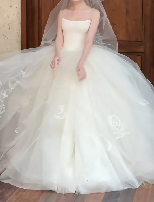Romantic Strapless Tulle Wedding Dress Appliques A-Line Bridal Dress GG6519