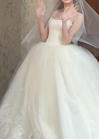 Romantic Strapless Tulle Wedding Dress Appliques A-Line Bridal Dress GG6519