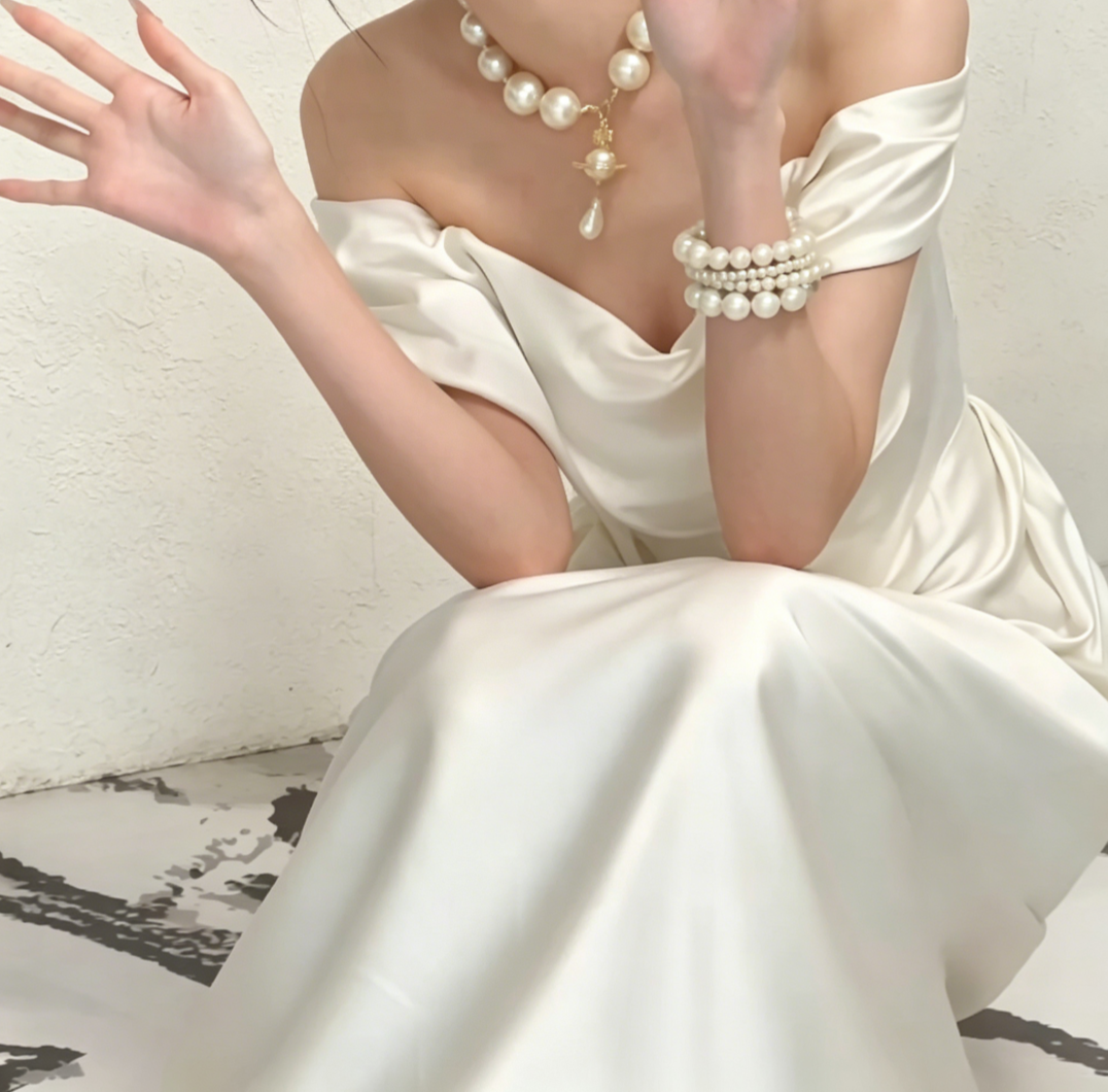 Classical Off-Shoulder Wedding Dress Satin Sheath Bridal Dress GG6530