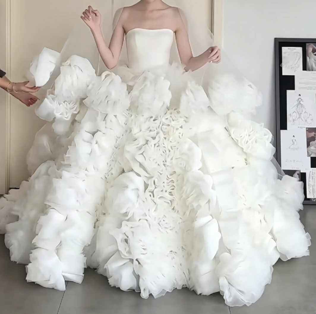 Romantic Strapless Wedding Dress Handmade Flowers A-Line Bridal Dress GG6536