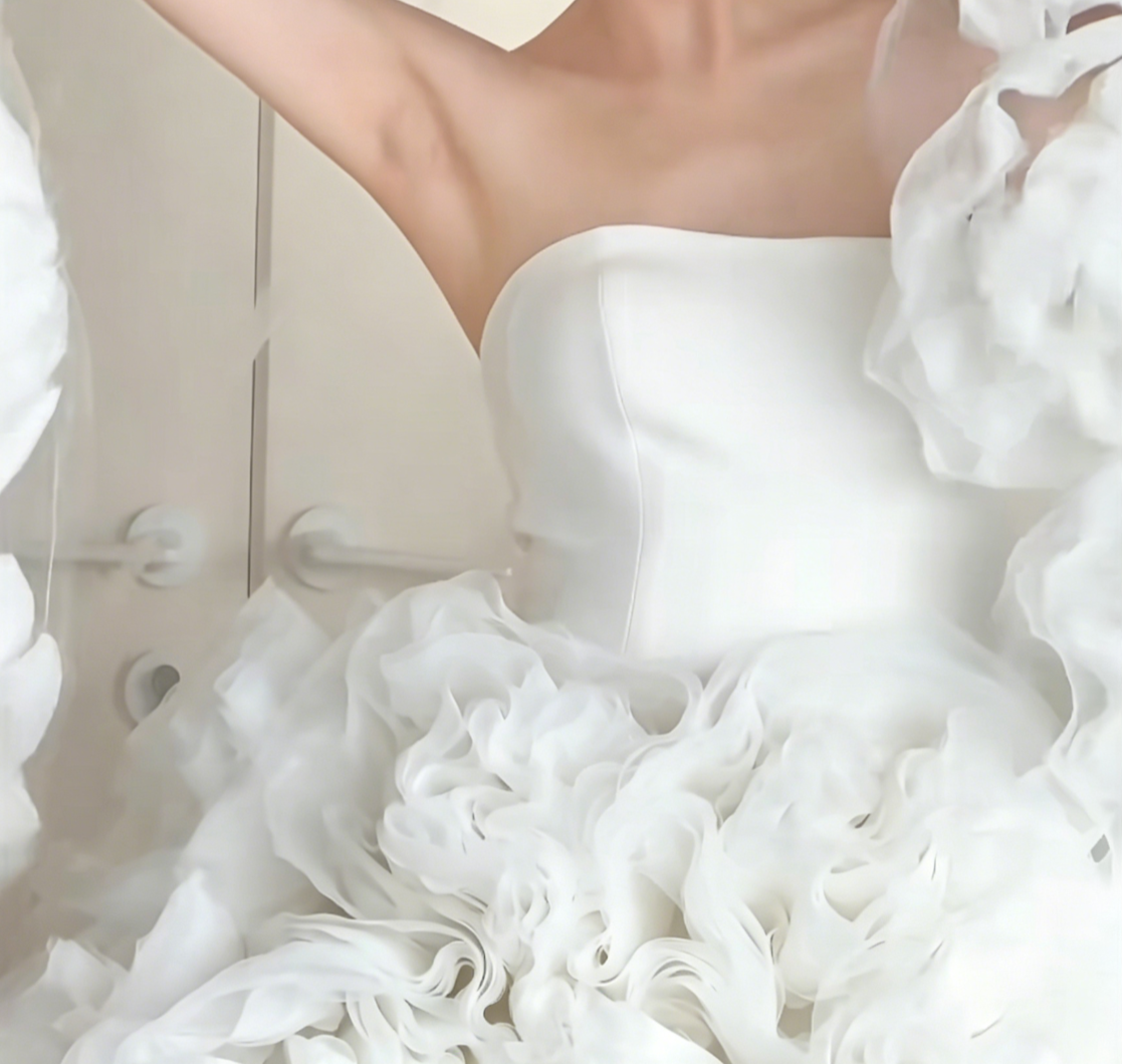 Romantic Strapless Wedding Dress Handmade Flowers A-Line Bridal Dress GG6536