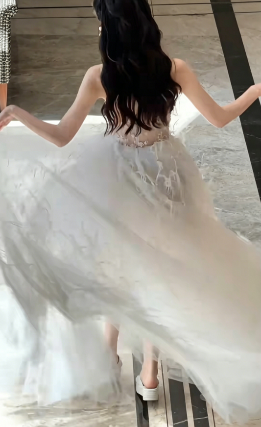 Trendy Spaghetti Straps Wedding Dress Feather Sequins A-Line Bridal Dress GG6537