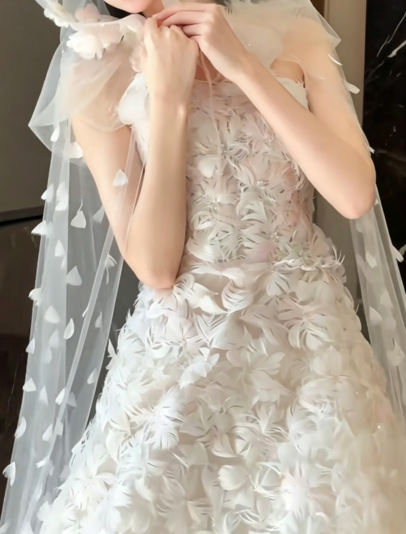 Fascinating Strapless Wedding Dress Feather A-Line Bridal Dress GG6538