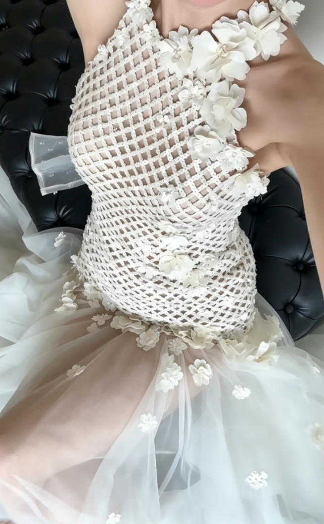 Fascinating Halter Neck Ivory Prom Dress Sequins Appliques Mermaid Evening Dress GG6560