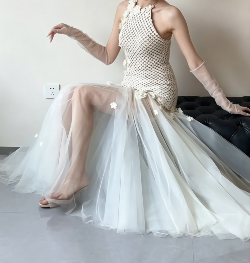 Fascinating Halter Neck Ivory Prom Dress Sequins Appliques Mermaid Evening Dress GG6560