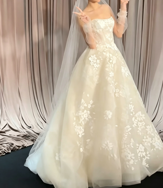 Classical Strapless Appliques Wedding Dress Tulle A-Line Bridal Dress GG6574