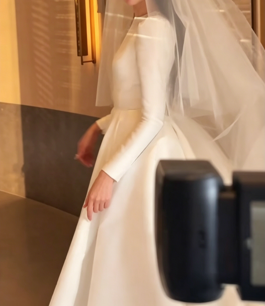 Simple Jewel Neck Wedding Dress Long Sleeve Satin A-Line Bridal Dress GG6577