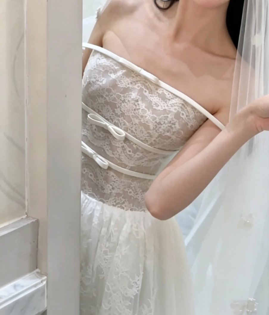 Enchanting Off-Shoulder Lace Wedding Dress Long Tulle Bows A-Line Bridal Dress GG6587