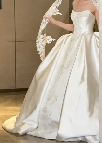 Elegant Strapless Wedding Dress Sequins Satin A-Line Bridal Dress GG6593