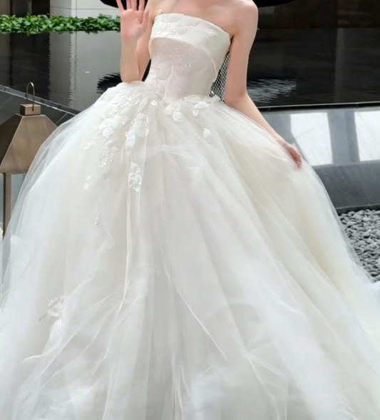 Trendy Strapless Wedding Dress Appliques Tulle A-Line Bridal Dress GG6597