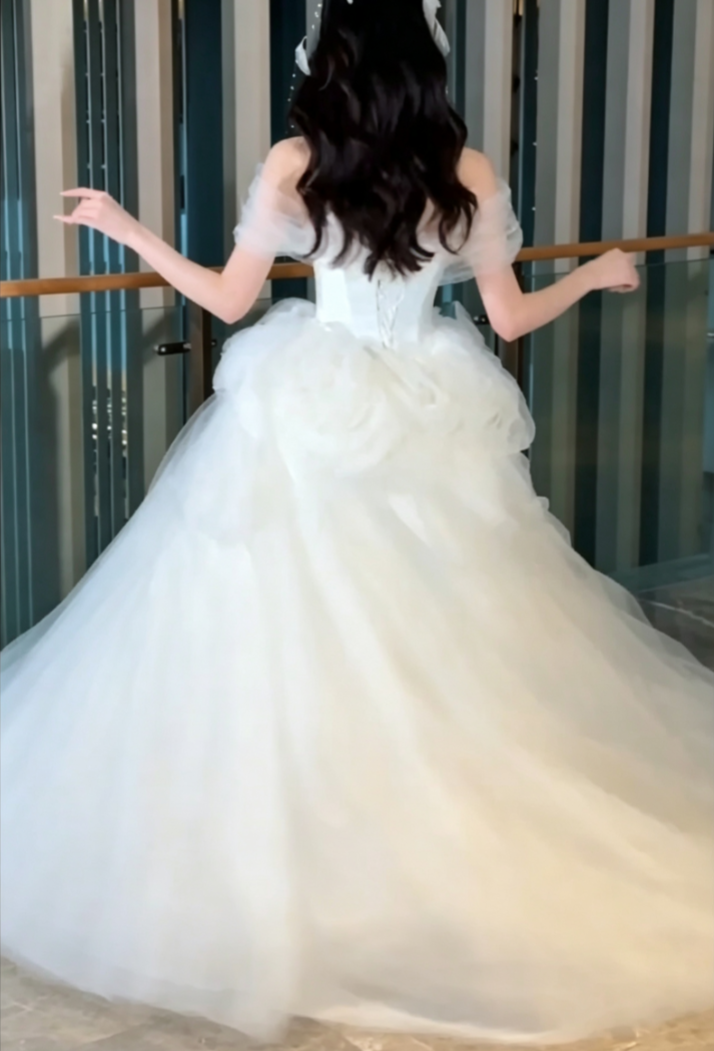 Romantic Off-Shoulder Wedding Dress Ruffles Tulle A-Line Bridal Dress GG6599