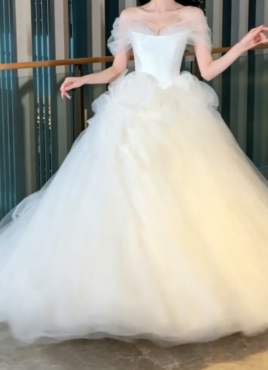 Romantic Off-Shoulder Wedding Dress Ruffles Tulle A-Line Bridal Dress GG6599