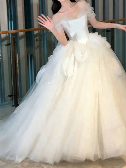 Romantic Off-Shoulder Wedding Dress Ruffles Tulle A-Line Bridal Dress GG6599