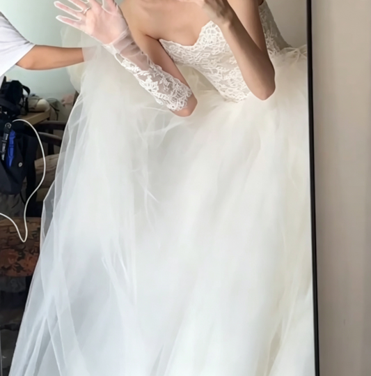 Sleek Strapless Lace Wedding Dress Tulle A-Line Bridal Dress GG6601