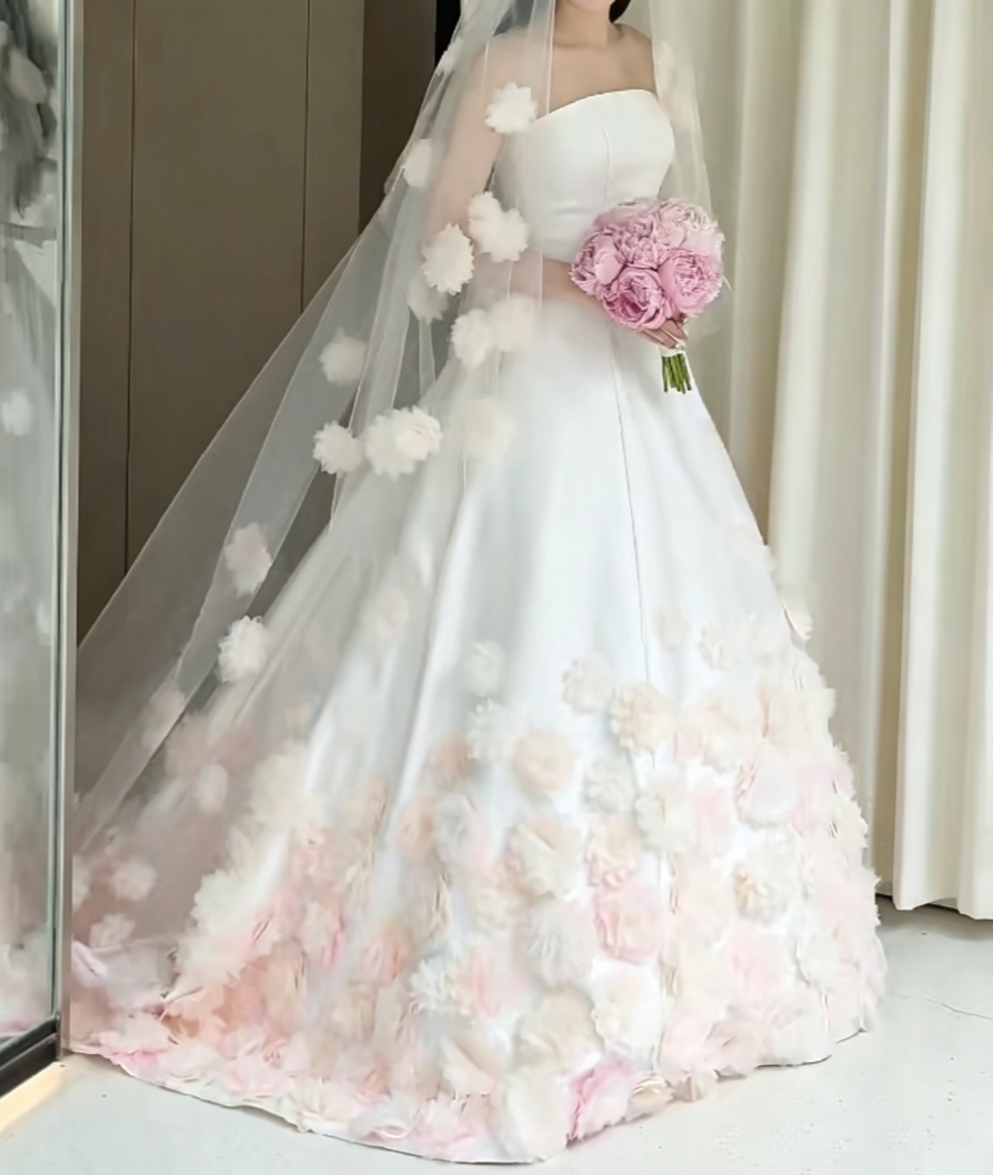 Enchanting Strapless Wedding Dress Pink Appliques Satin A-Line Bridal Dress GG6609