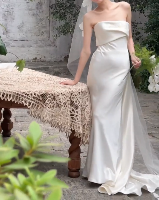 Retro Strapless Satin Wedding Dress  Embroidered Mermiad Bridal Dress GG6616