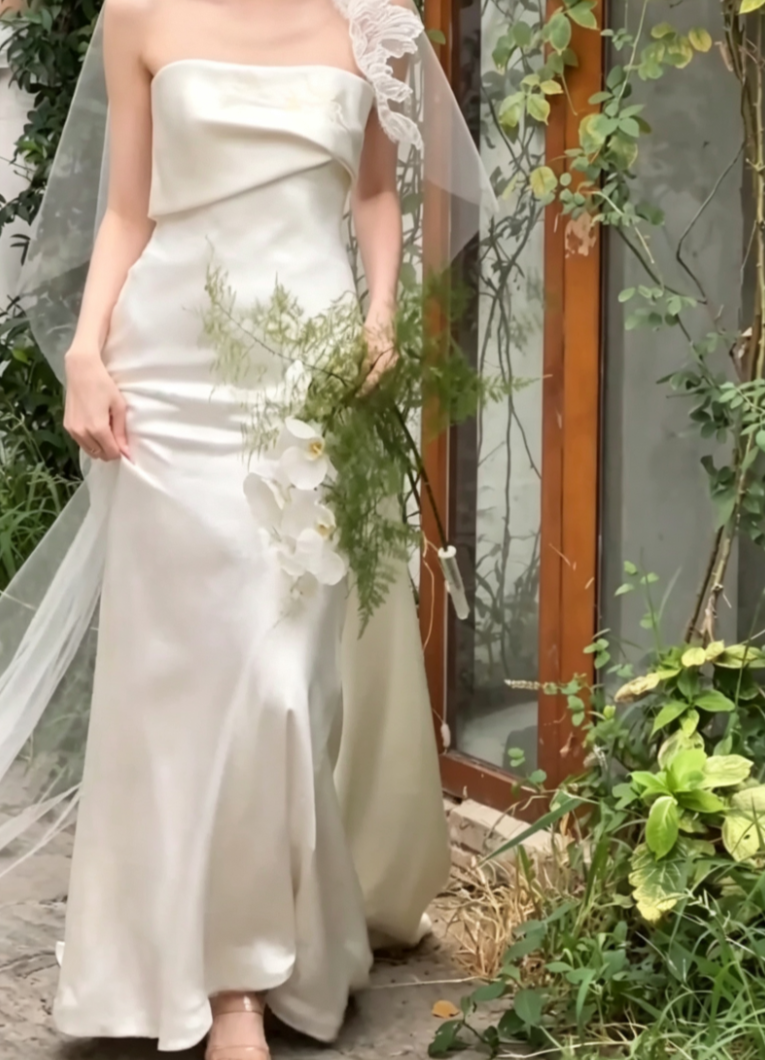 Retro Strapless Satin Wedding Dress  Embroidered Mermiad Bridal Dress GG6616