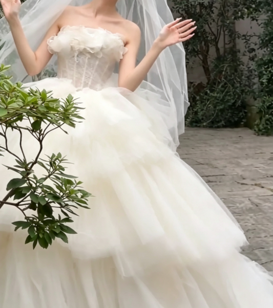 Elegant Strapless Ruffles Wedding Dress Tiered Tulle A-Line Bridal Dress GG6617
