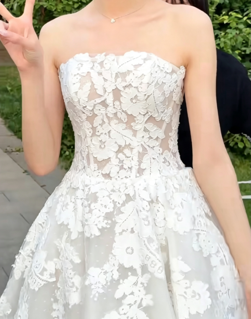 Graceful Strapless Appliques Wedding Dress Tulle A-Line Bridal Dress GG6646