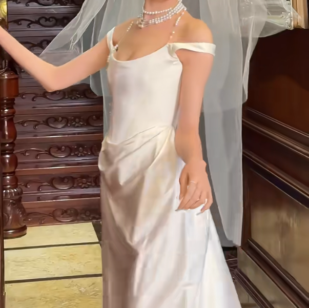 Classical Off-Shoulder Wedding Dress Satin Sheath Bridal Dress GG6654