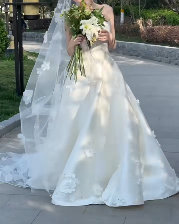 Vintage Strapless Satin Wedding Dress Appliques A-Line Bridal Dress GG6661