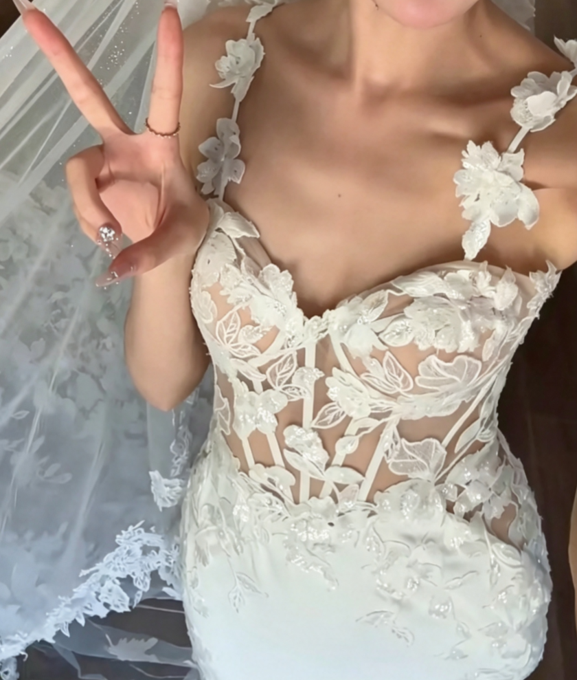 Sleek Spaghetti Straps Wedding Dress Appliques Mermiad Bridal Dress GG6670