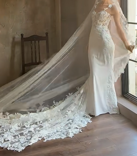 Sleek Spaghetti Straps Wedding Dress Appliques Mermiad Bridal Dress GG6670