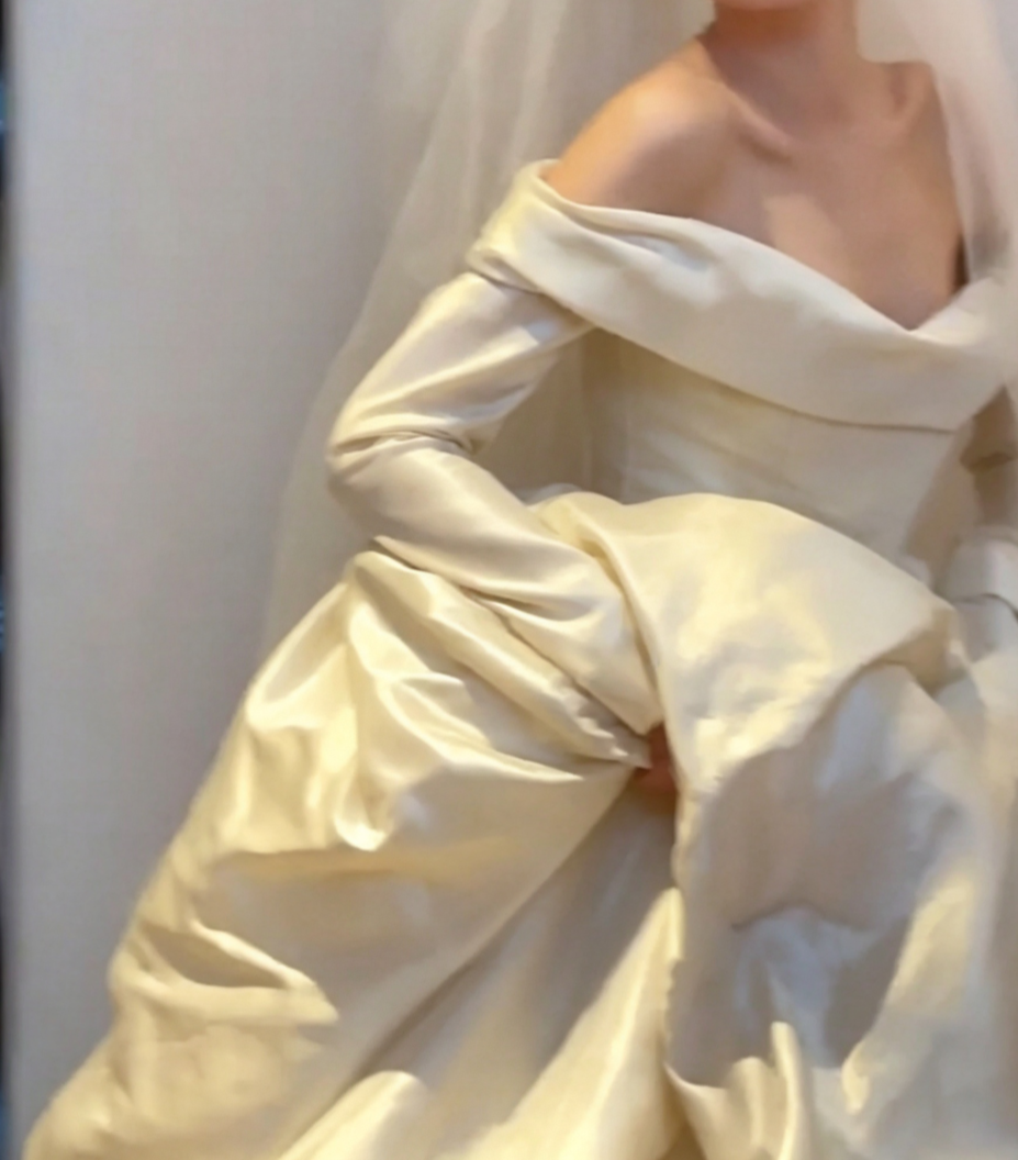 Unique Off-Shoulder Wedding Dress Long Sleeve Satin A-Line Bridal Dress GG6673