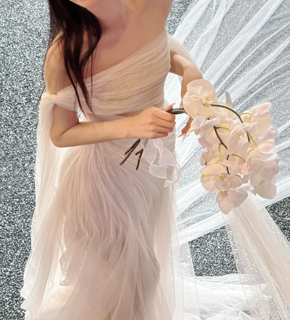 Romantic Off-Shoulder Wedding Dress Pleated Tulle Mermiad Bridal Dress GG6674