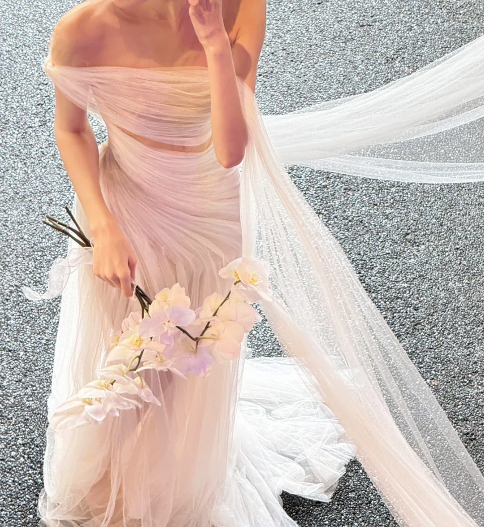 Romantic Off-Shoulder Wedding Dress Pleated Tulle Mermiad Bridal Dress GG6674