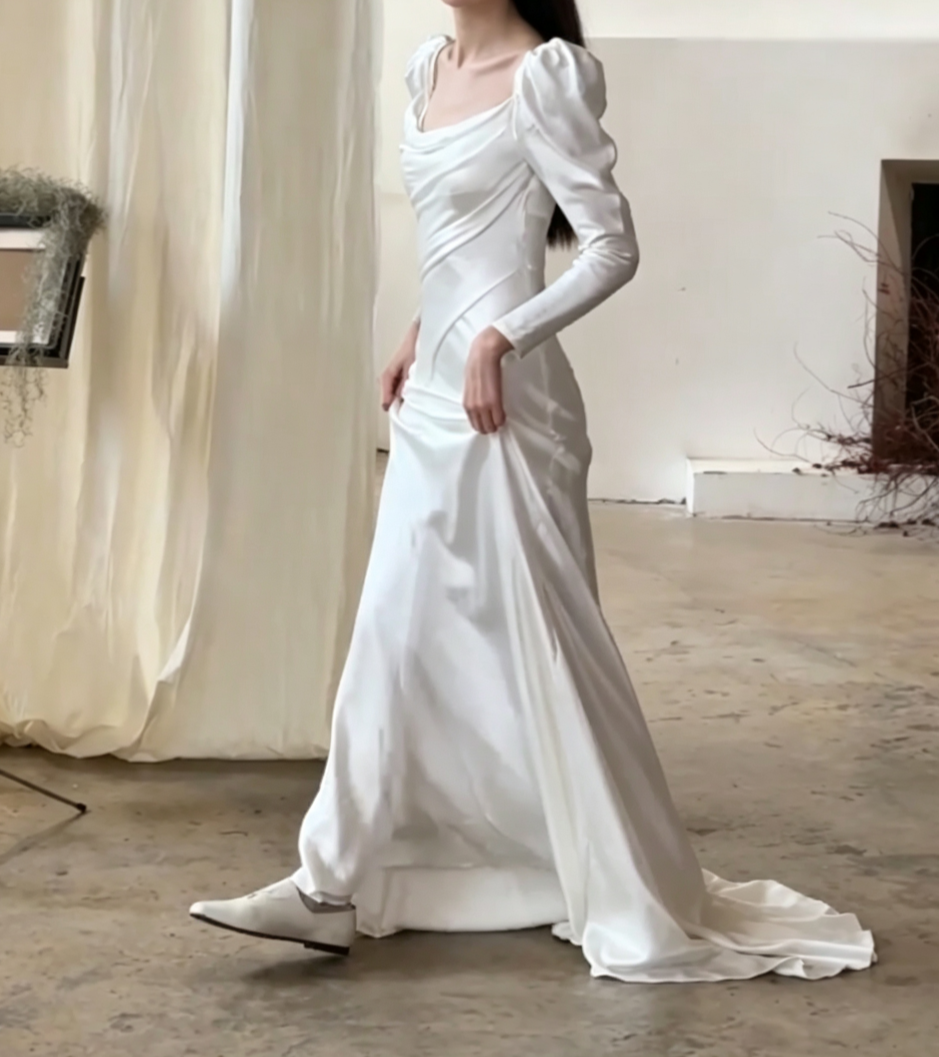 Gorgeous Square Neck Wedding Dress Long Sleeve Satin A-Line Bridal Dress GG6677