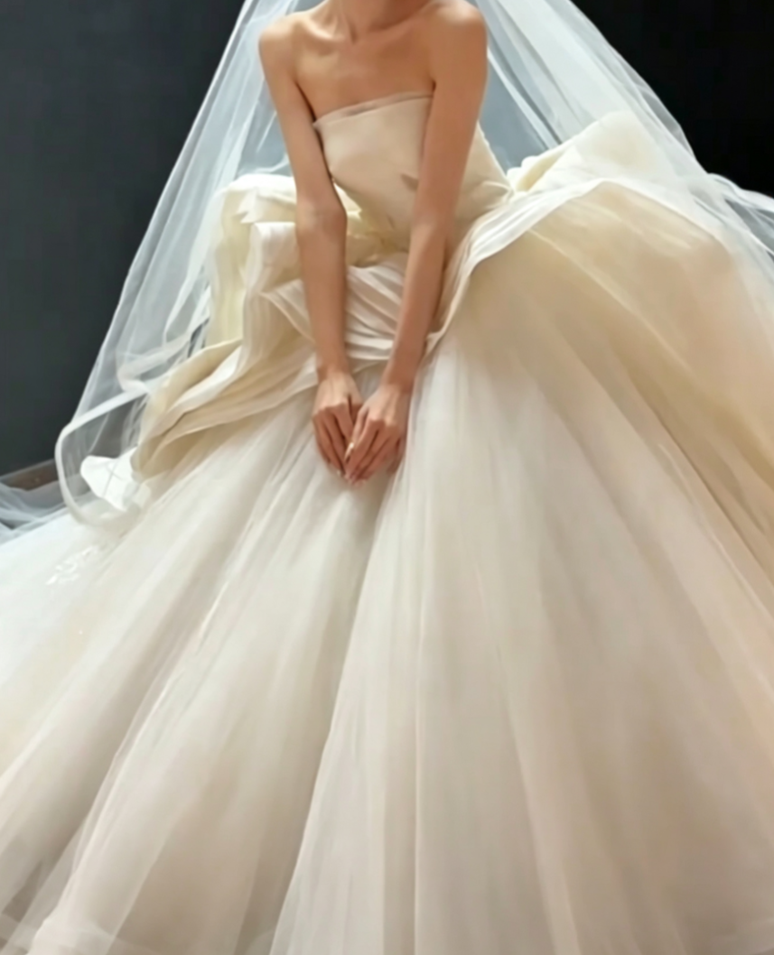 Romantic Strapless Ivory Wedding Dress Ruffled Applique Beads A-Line Bridal Dress GG6688