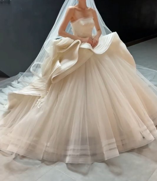 Romantic Strapless Ivory Wedding Dress Ruffled Applique Beads A-Line Bridal Dress GG6688